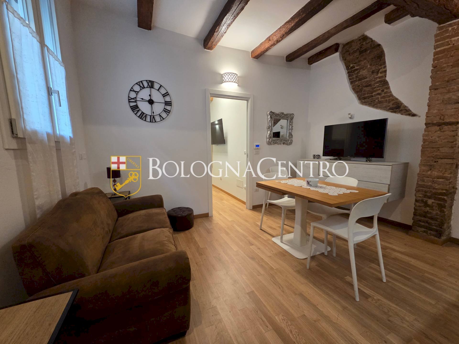Bilocale Bologna (zona Santo Stefano) - foto 1