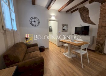 Bilocale Bologna (zona Santo Stefano) - foto 1