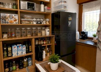 a_tidy_well_lit_small_pantry_kitchen_storage_room - Bilocale Via Ragazzi del '99 23, Vicenza - foto 7