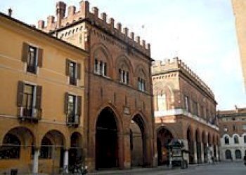 220px-Cremona-Piazza_del_Comune - Appartamento Via Giuseppe Garibotti, Cremona - foto 4