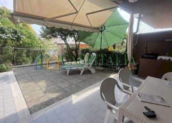 vista camera sul terrazzo - Appartamento Via Asti, Ceriale - foto 13