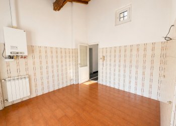 Interno Rustico con Piastrelle e Caldaia - Quadrilocale Rapallo - foto 6