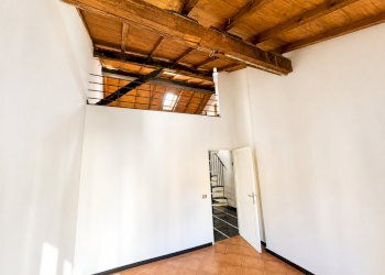 Loft luminoso con soppalco in legno - Quadrilocale Rapallo - foto 8