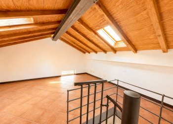 Loft luminoso con travi e lucernari - Quadrilocale Rapallo - foto 9