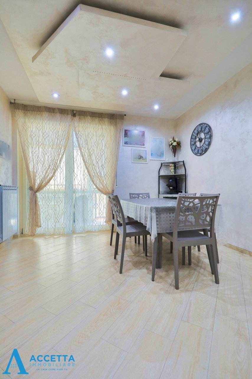 Soggiorno - Appartamento Via Rintone 39, Taranto - foto 2