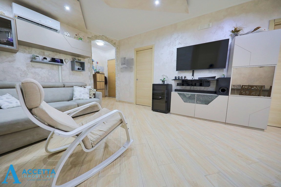 Soggiorno - Appartamento Via Rintone 39, Taranto - foto 3