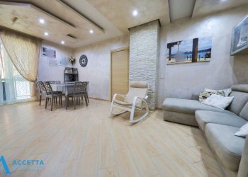 Soggiorno - Appartamento Via Rintone 39, Taranto - foto 5