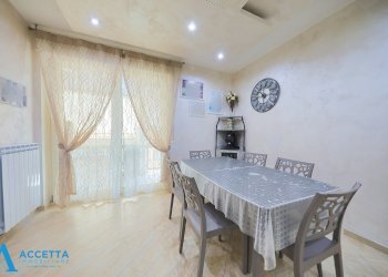Soggiorno - Appartamento Via Rintone 39, Taranto - foto 8