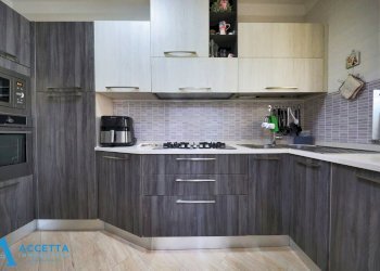 Cucina - Appartamento Via Rintone 39, Taranto - foto 13