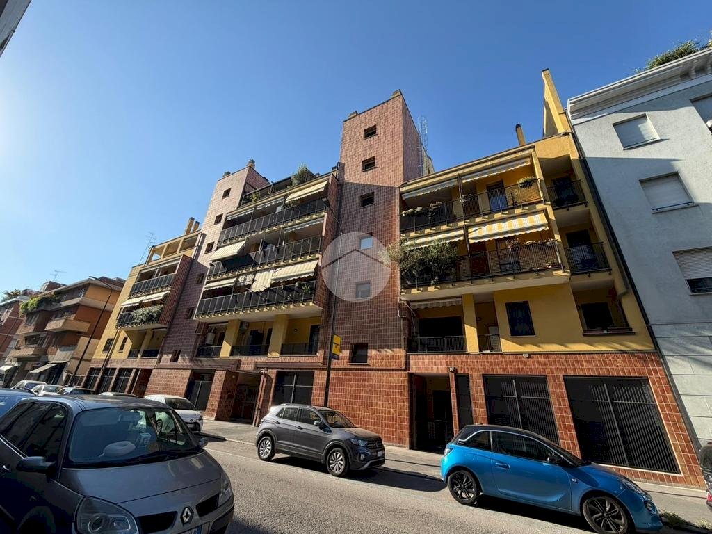 Bilocale Via Monte S. Genesio, Milano (zona Maciachini) - foto 1