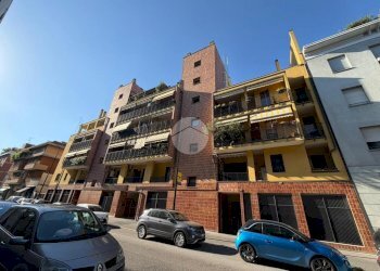 Bilocale Via Monte S. Genesio, Milano (zona Maciachini) - foto 1