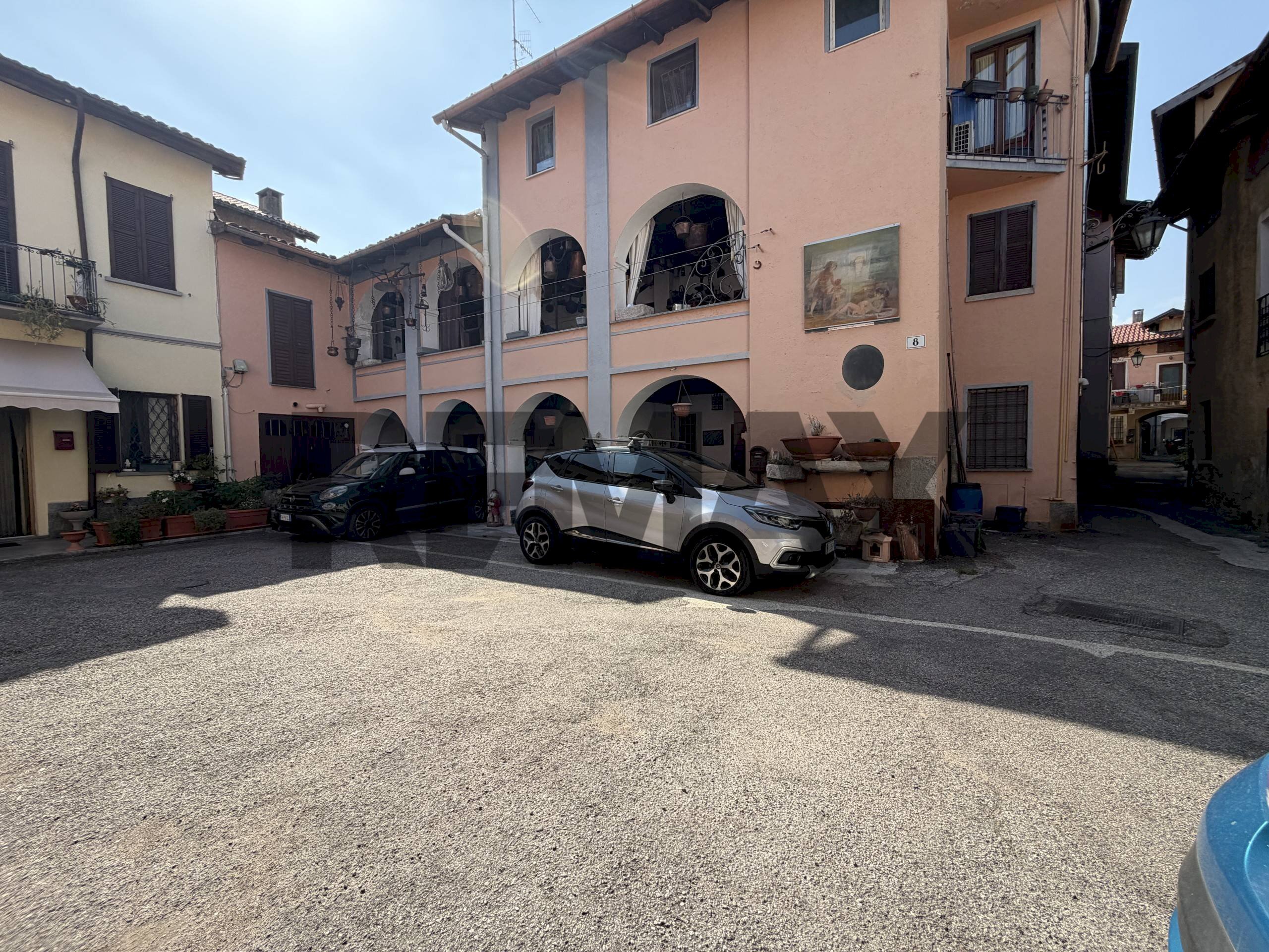 Edificio all\'aperto - Casa semi indipendente via isarco
 
8, Varese - foto 2
