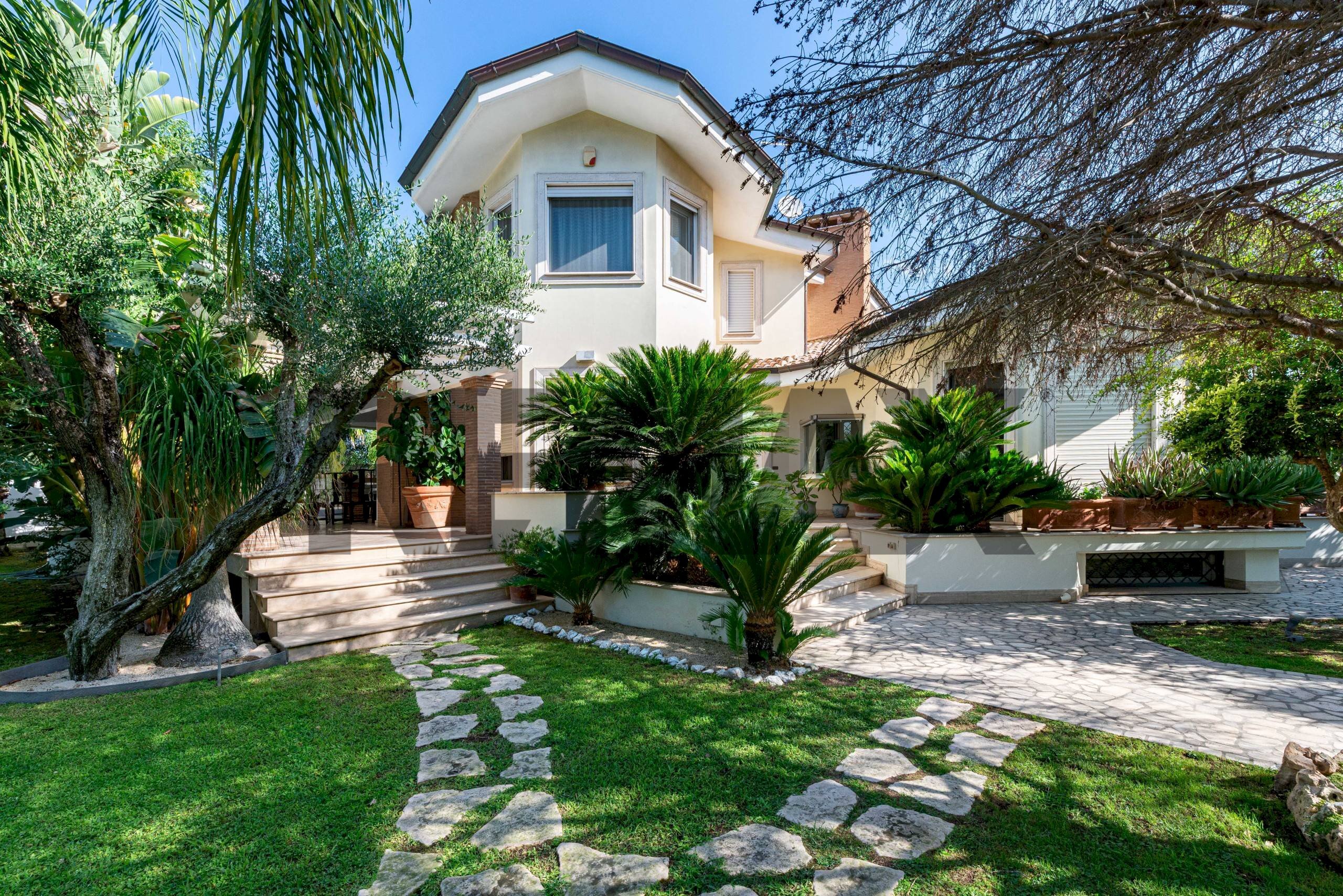 Casa all\'aperto - Villa Via Luigi Cherubini
 
snc, Roma - foto 1
