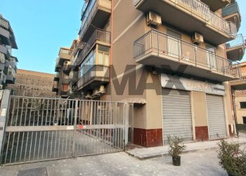 Edificio all\'aperto - Box Via XXXI Maggio
 
51, Catania - foto 1