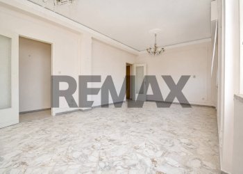 Stanza vuota - Appartamento Via Piazza Dante
 
13, Acireale - foto 9