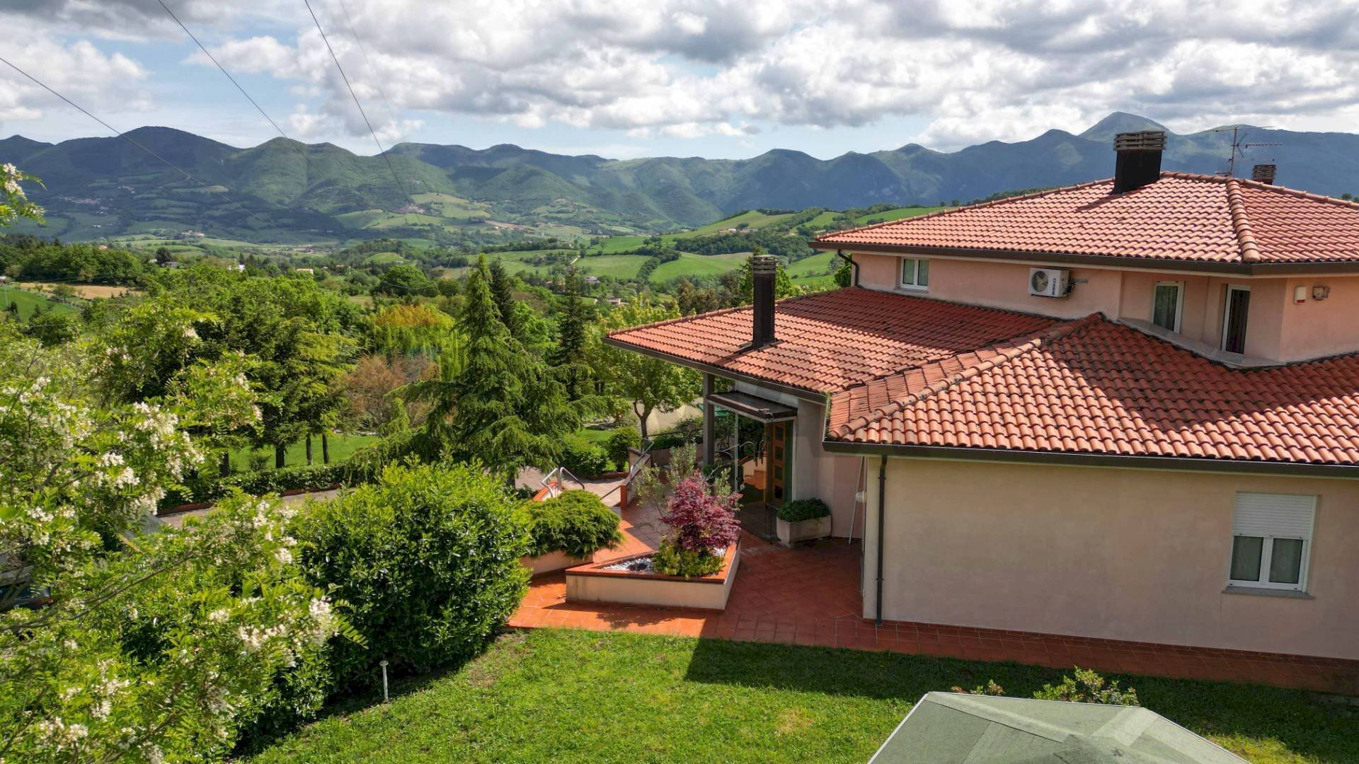 Casa all\'aperto - Villa Località Collepaganello
61/A, Fabriano - foto 2