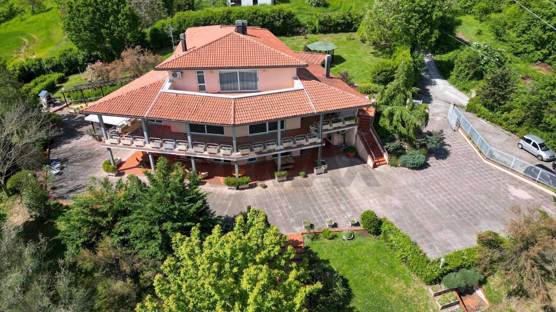 Casa all\'aperto - Villa Località Collepaganello
61/A, Fabriano - foto 3