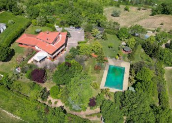 Piscina - Villa Località Collepaganello
 
61/A, Fabriano - foto 4