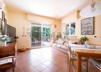 Sala da pranzo - Villa Località Collepaganello
 
61/A, Fabriano - foto 12