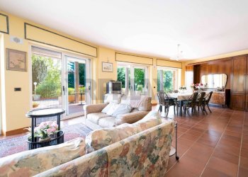 Sala da pranzo - Villa Località Collepaganello
 
61/A, Fabriano - foto 15