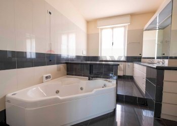 Bagno - Villa Località Collepaganello
 
61/A, Fabriano - foto 31