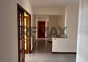Hall / corridoio - Apartment Viale Principe Umberto
49, Messina - photo 2