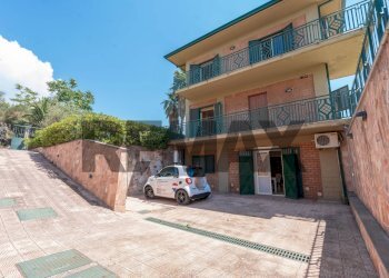 Edificio all\'aperto - Villa Ferruccio Busoni
 
5, Mascalucia - foto 26