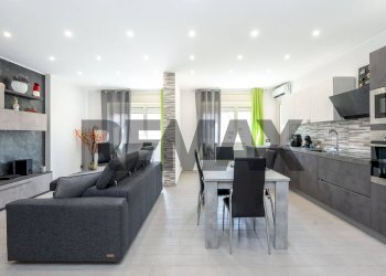 Sala da pranzo - Quadrilocale Via Mizar
 
10, Catania - foto 4