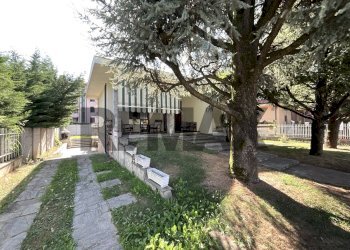 Giardino - Villa Via Pietro Maroncelli
 
20, Lainate - photo 3