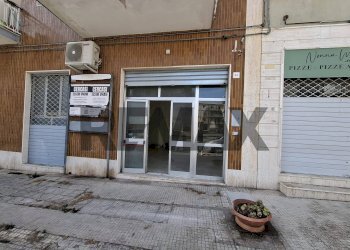 Edificio all\'aperto - Negozio Alcibiade
34, Siracusa - foto 2