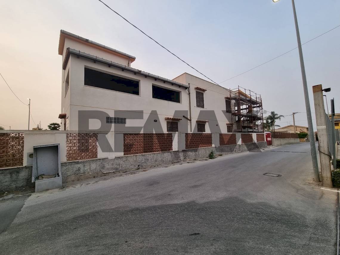 Edificio all\'aperto - Attività Commerciale VIA MANZONI
 
2, Augusta - foto 1