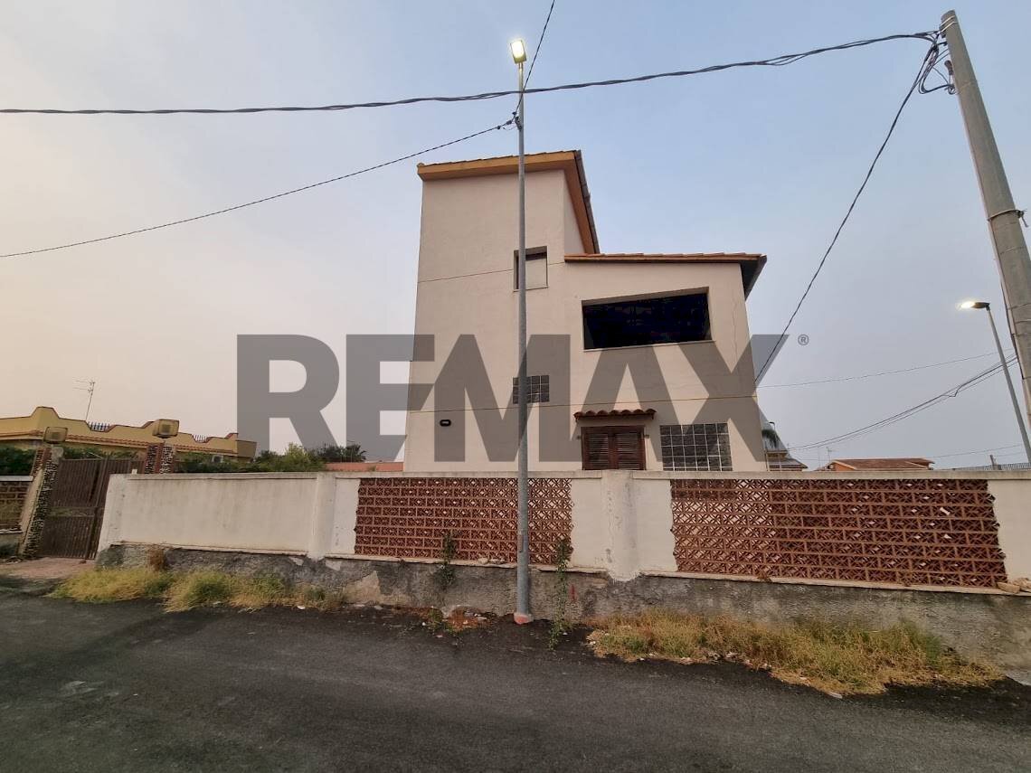 Casa all\'aperto - Attività Commerciale VIA MANZONI
2, Augusta - foto 2