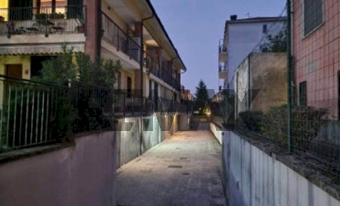 Edificio all\'aperto - Casa semi indipendente via Milano
 
58, Landriano - foto 2