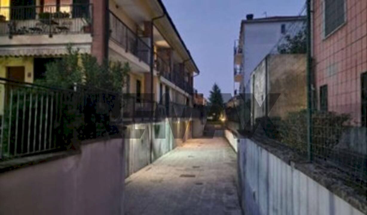 Edificio all\'aperto - Casa semi indipendente via Milano
 
58, Landriano - foto 3
