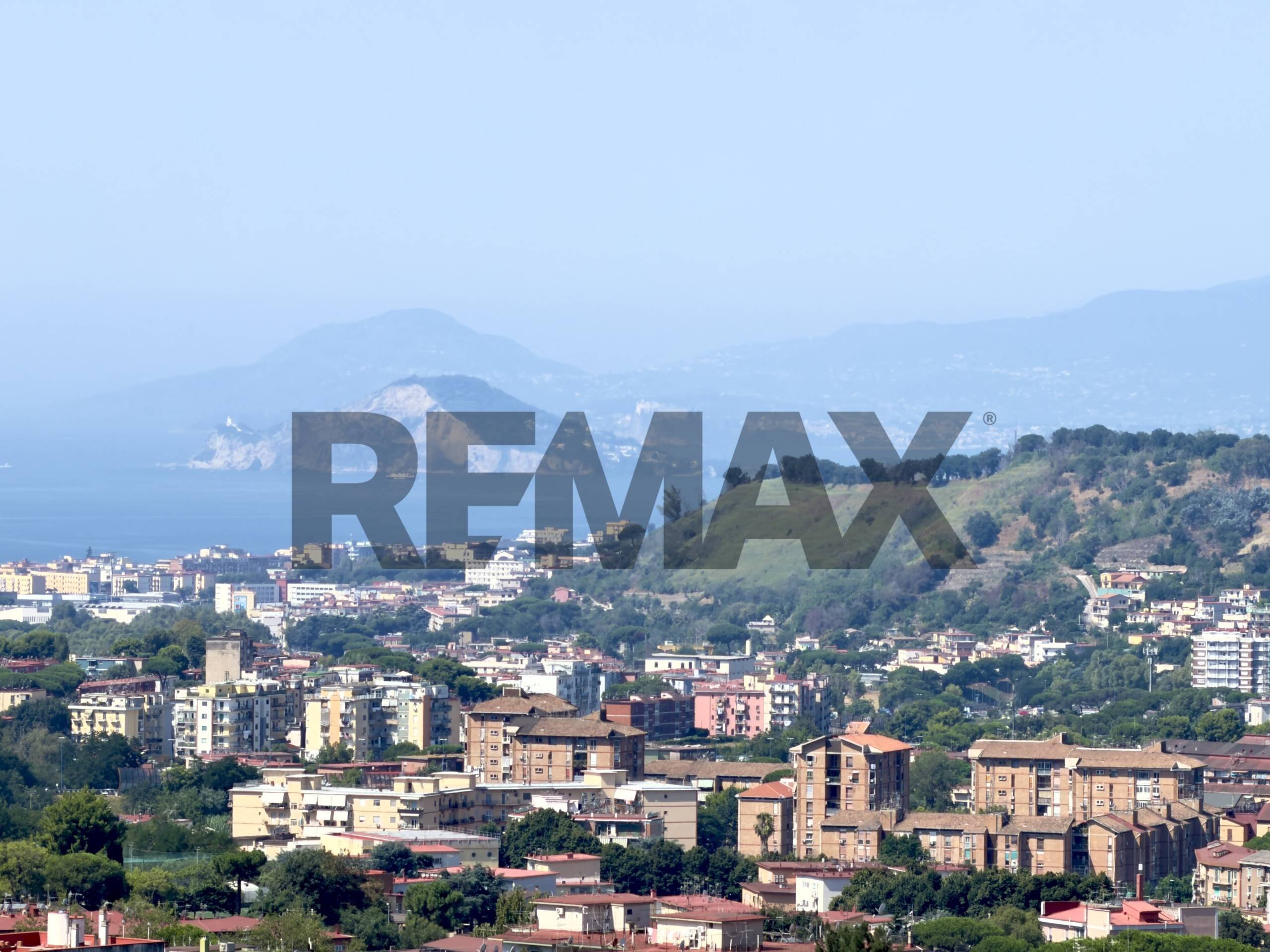 Vista delle montagne - Trilocale Via Luigi Caldieri
 
132, Napoli - foto 1