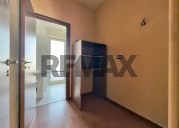 Hall / corridoio - Trilocale Via Luigi Caldieri
 
132, Napoli - foto 17