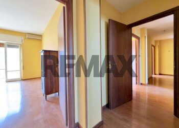 Hall / corridoio - Trilocale Via Luigi Caldieri
 
132, Napoli - foto 23