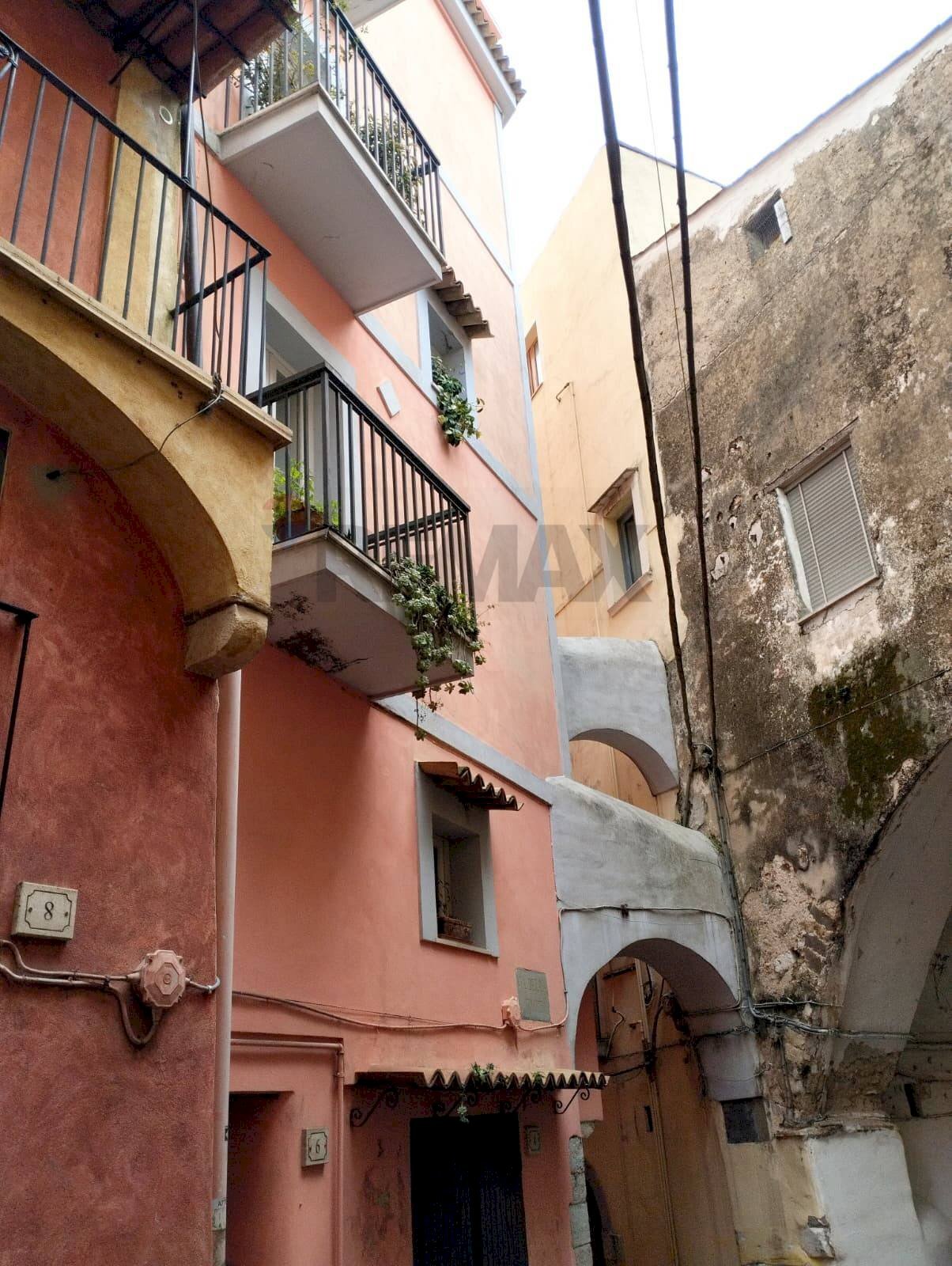 Edificio all\'aperto - Independent house via  della Torre
 
6, Formia - photo 1
