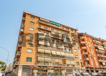 Edificio all\'aperto - Bilocale Via Ponzio Cominio
122, Roma - foto 1