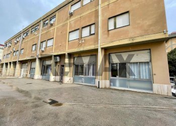Edificio all\'aperto - Laboratorio via Leonardo Da Vinci
sn, Caltanissetta - foto 1