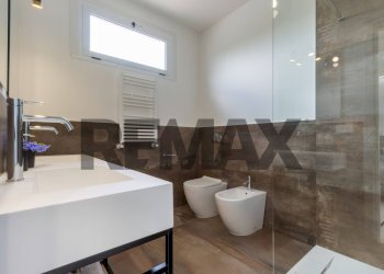 Bagno - Villa Via degli Olmi
 
5-7, Quartu Sant'Elena - foto 22