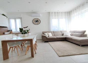 Salone - Villa via Luciano Manara, Parabiago - foto 14