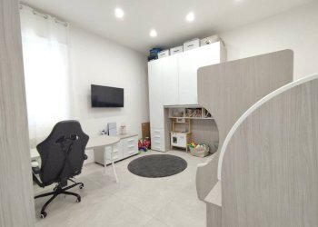 Camera da letto - Villa via Luciano Manara, Parabiago - foto 29
