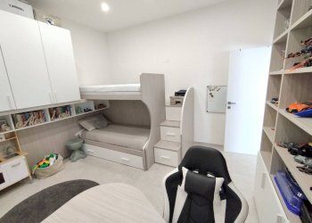 Camera da letto - Villa via Luciano Manara, Parabiago - foto 32