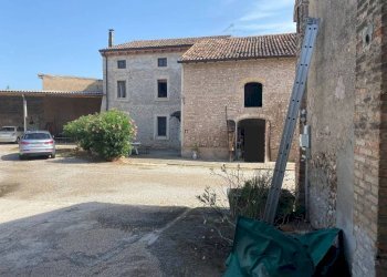 Facciata - Rustico strada del Garda, Volta Mantovana - foto 1