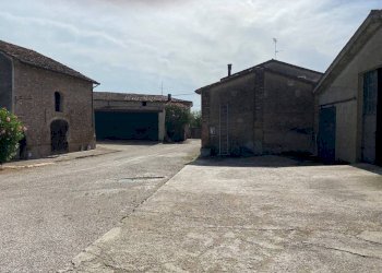 Zona - Rustico strada del Garda, Volta Mantovana - foto 5