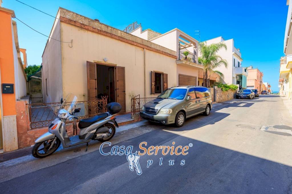 Zona - Casa indipendente via Pola, Sannicola - foto 1