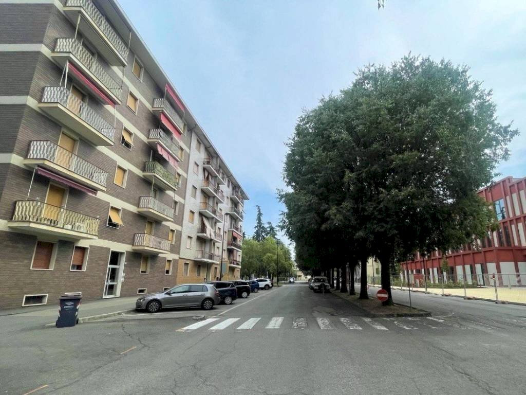 Facciata - Trilocale viale Fratelli John e Robert Kennedy, Tortona - foto 1