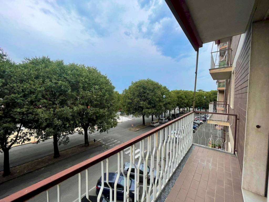 Balcone - Trilocale viale Fratelli John e Robert Kennedy, Tortona - foto 3