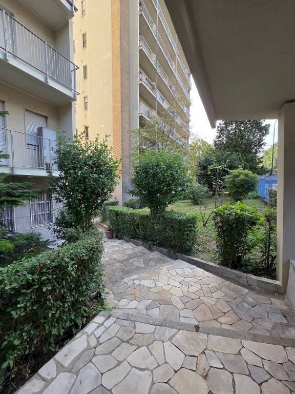 Giardino - Trilocale corso Taranto, 62, Torino (zona Regio Parco) - foto 2